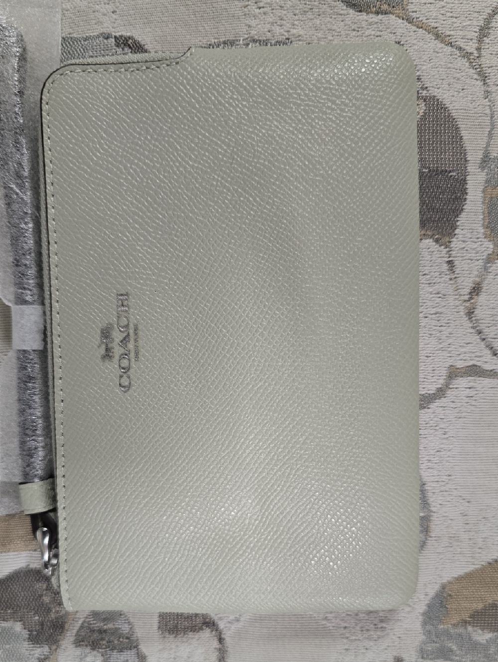 Coach Corner Zip Pebbled Leather Wristlet in Ligjt Sage